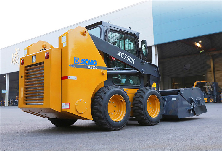 XCMG XC750K 1 ton Mini SkidSteer Tracked Loader With Attachments